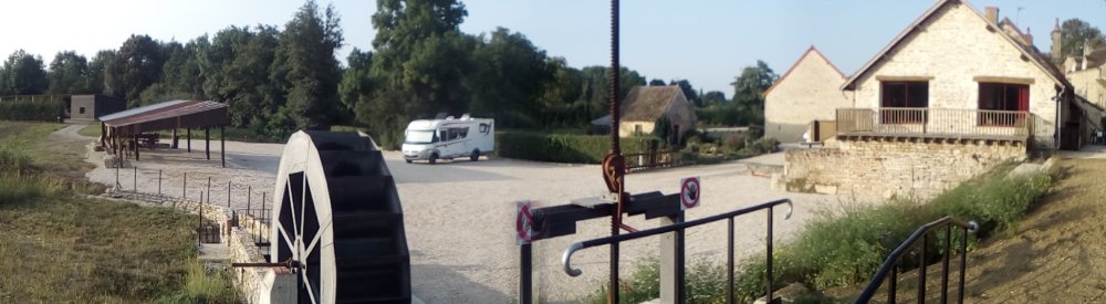 Aire camping-car  Givry (71640) - Photo 3